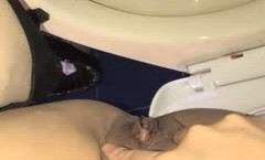 骚气眼镜妹mei子公司厕所尿尿露逼诱惑，无毛特写尿尿掰穴跳蛋塞逼，翘起屁股快速拉扯非常诱人