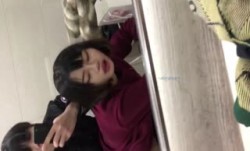 高gao颜值奶子雪白的大学生妹mei子和男友对着镜子非常自恋的啪pa啪自.拍各种体位