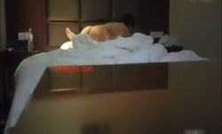 公司领导酒jiu店潜规则财务刚来上班的漂亮美少.妇,美.女一脸不情愿还被狠狠爆插,干的奶子乱晃,🔞操cao肿的节奏啊!