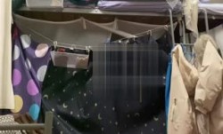 胆大男朋友在医学院女生宿舍下铺强推护士女友到床上啪pa啪她一直想拉上帘子还是被干了