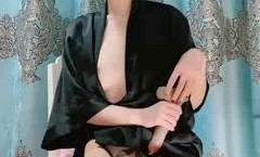 高gao颜值苗条网红妹mei子允儿自.拍福利小视频，椅子上抬腿假屌抽[chou]插拍打呻吟娇喘非常诱人